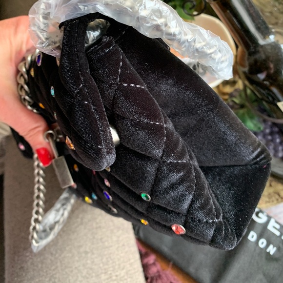 Authentic KURT GEIGER LONDON Velvet magnetic closure convertible Crosby/Shoulder - Picture 5 of 16